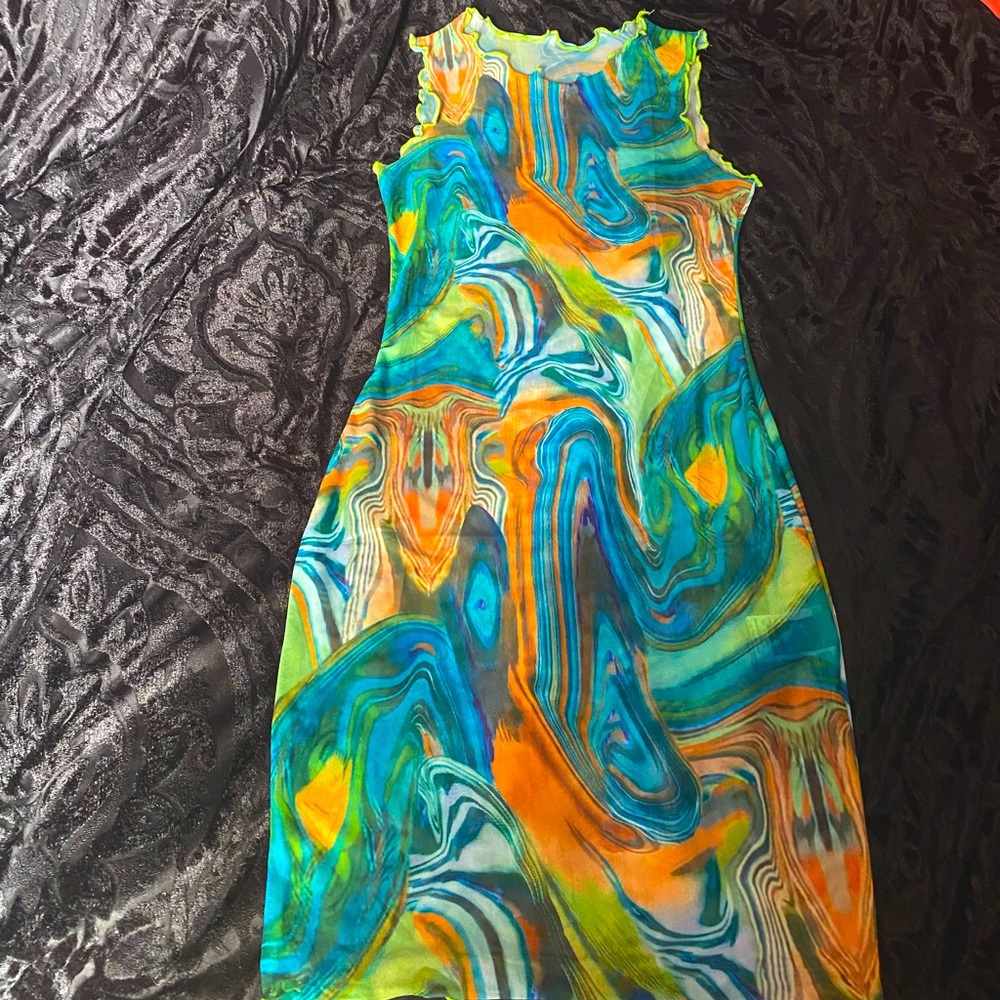 I’m selling this dress from SHEIN, it’s a size (small)